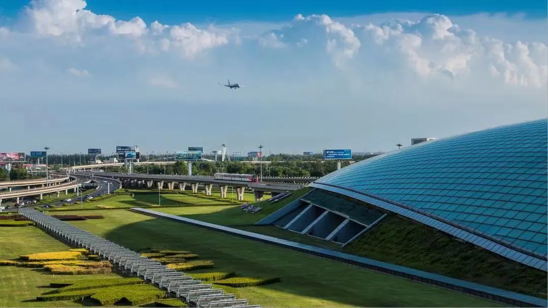 集團全力助推貴州雙龍航空港經濟區委托招商引資，搶占發展先機，打造開放經濟新高地